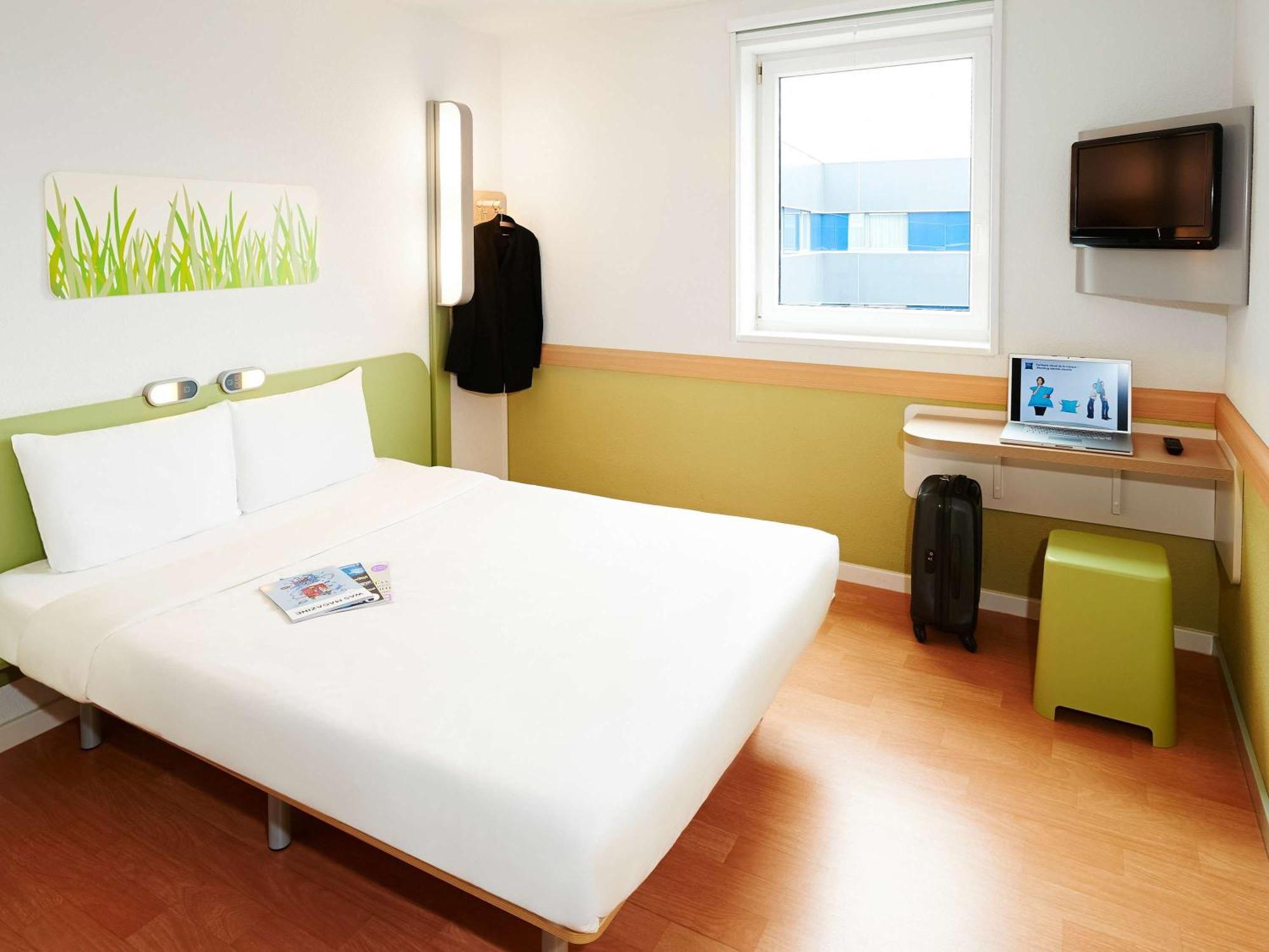 Ibis Budget Bordeaux Centre Bastide Exterior photo