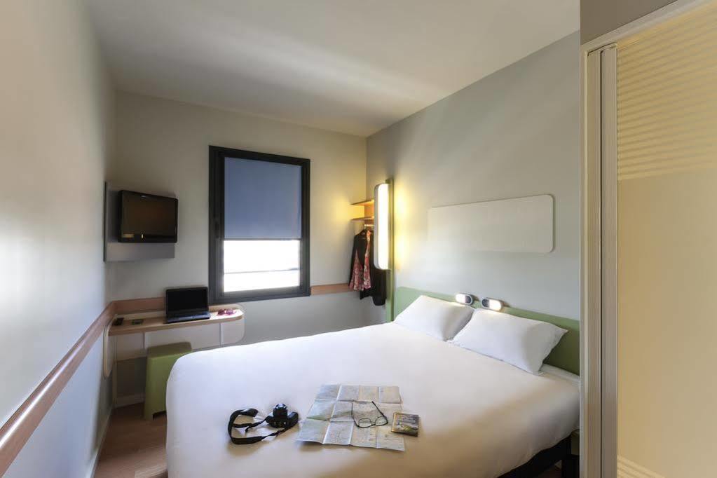 Ibis Budget Bordeaux Centre Bastide Exterior photo